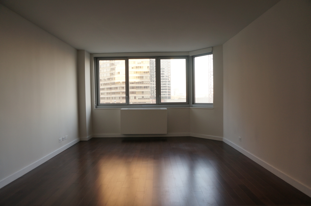 401 East 34th Street - Photo 3