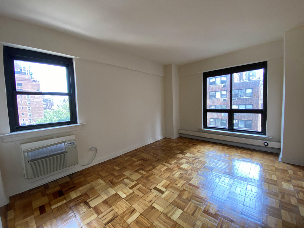 300 E 51st - Photo 4