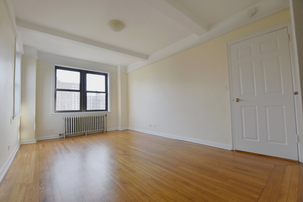 204 W 102nd St - Photo 1