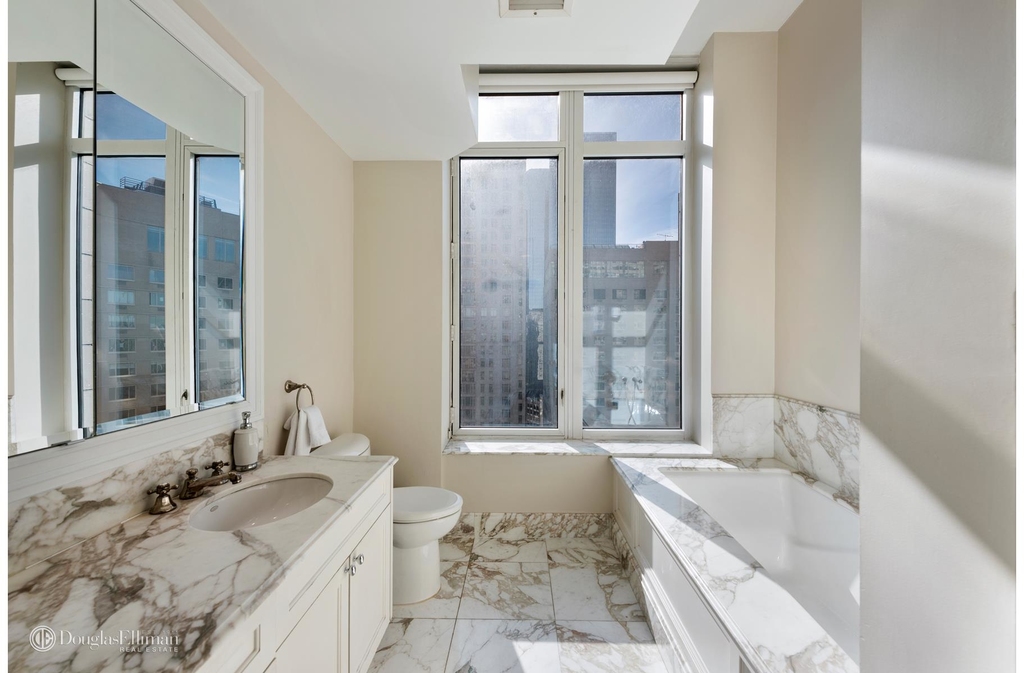 15 West 63rd St - Photo 7