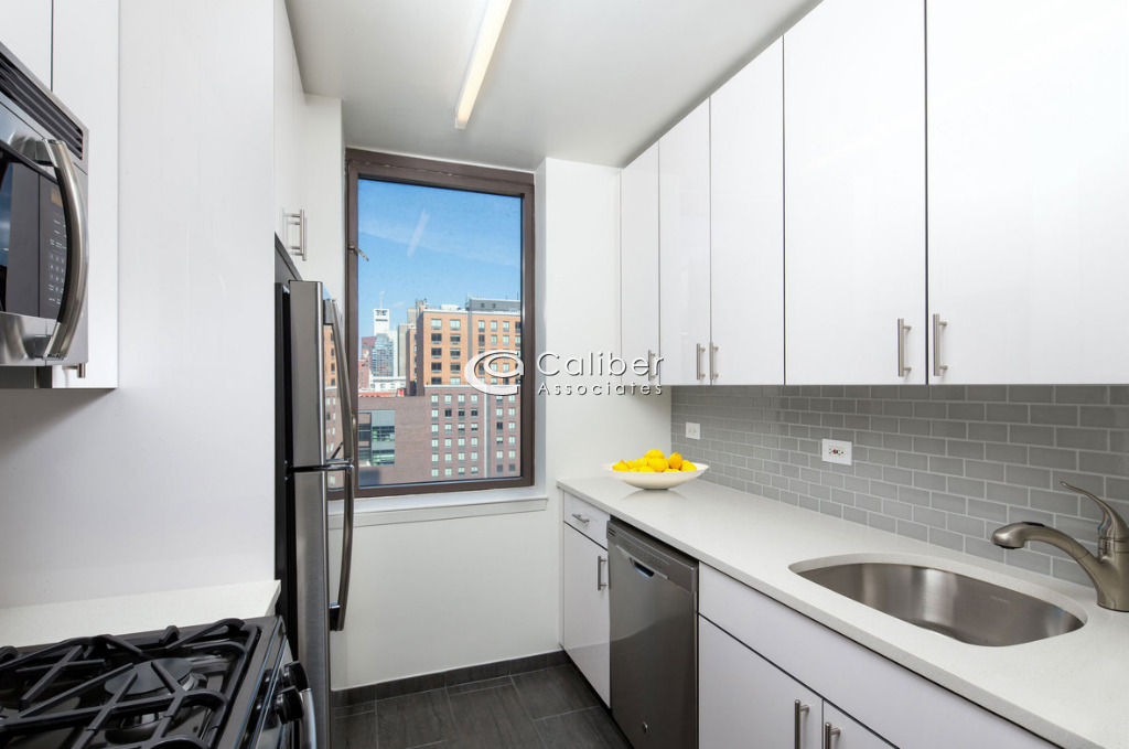 10th Avenue - Photo 2