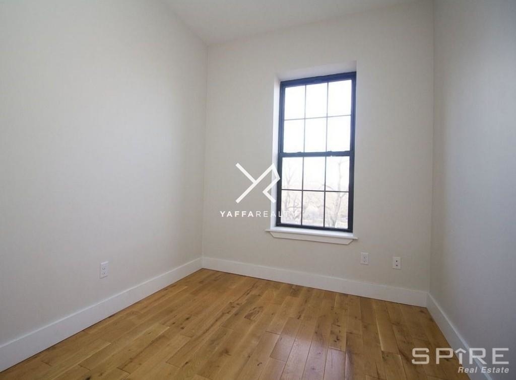 1020 Park Place - Photo 2