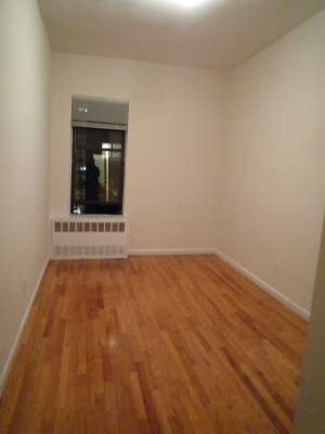 E 76 St - Photo 1