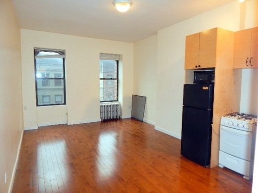 140 West 75 Street - Photo 2