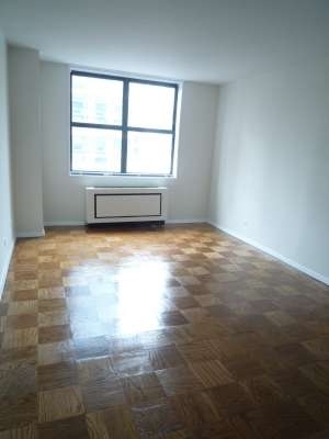 East 71 - Photo 2