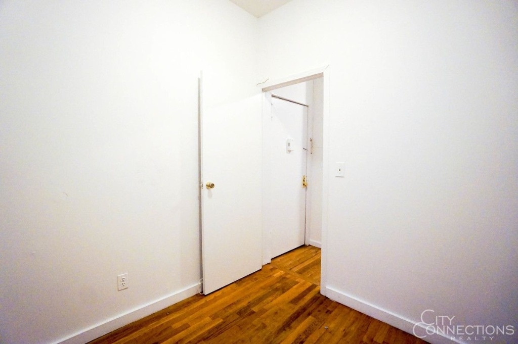 326 East 13th Street - Photo 3