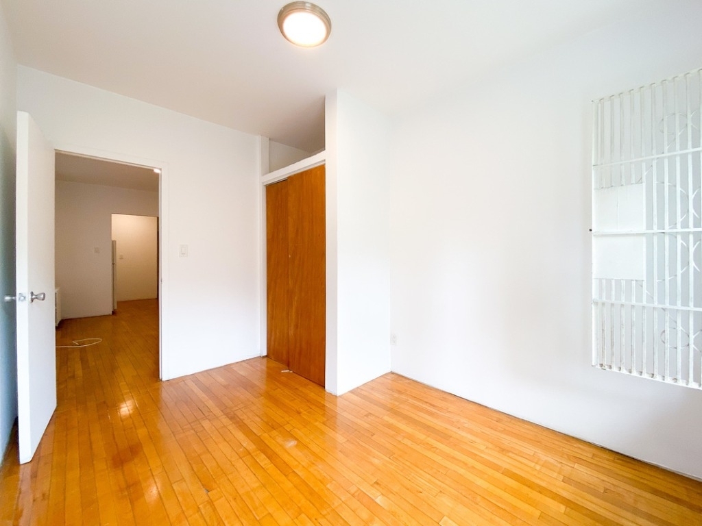 631 East 11th Street - Photo 3