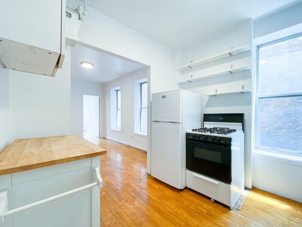 631 East 11th Street - Photo 2