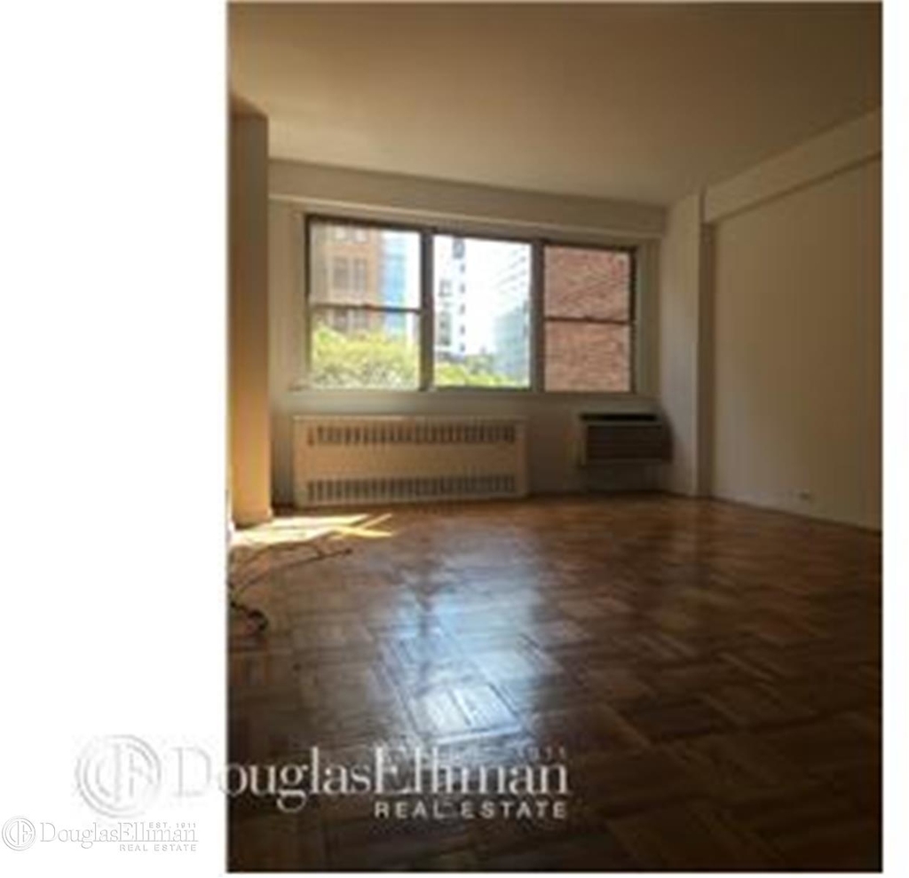 430 West 34th St - Photo 2