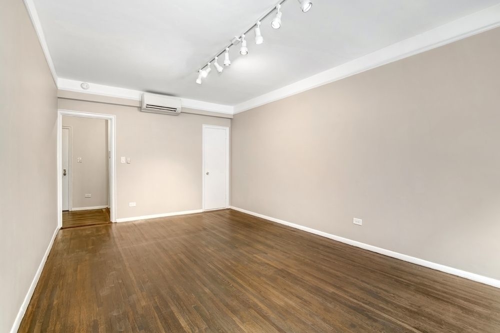 225 West 23rd Street - Photo 3