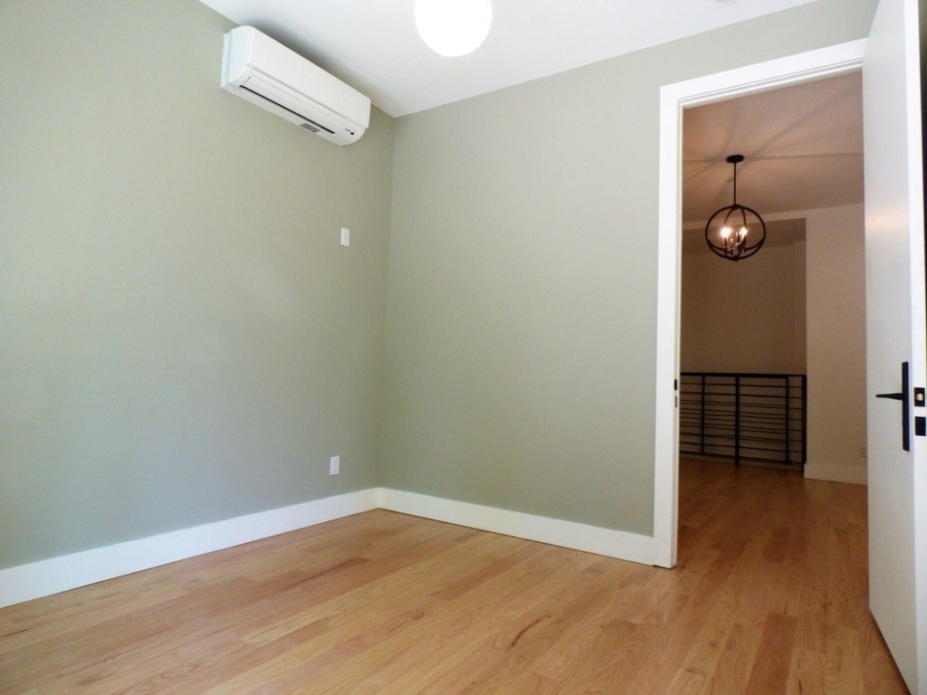 924 Dekalb Avenue - Photo 3