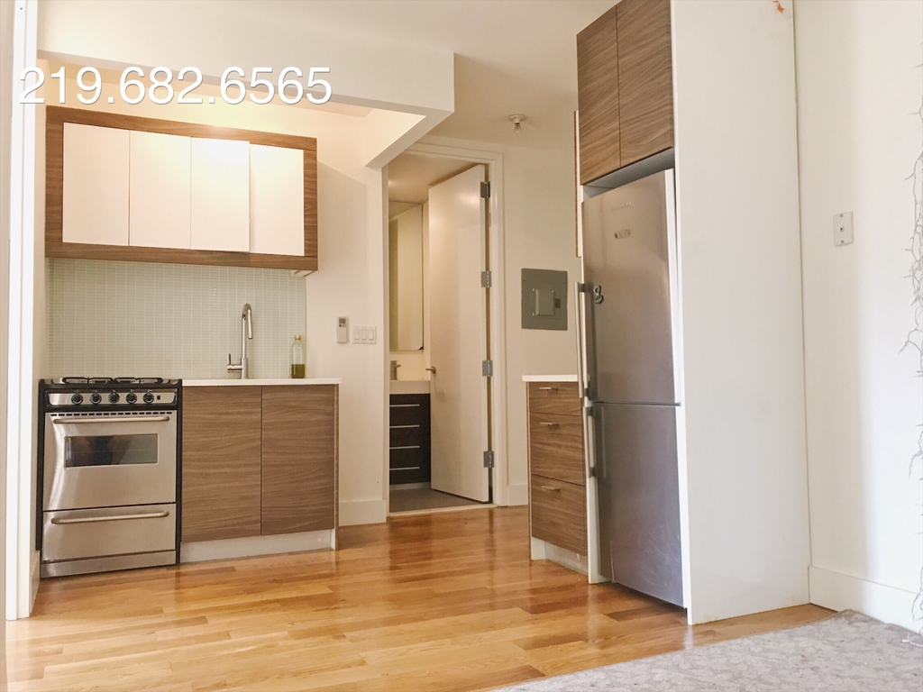 106 Meserole Street - Photo 2