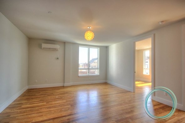 852 Metropolitan Avenue - Photo 2