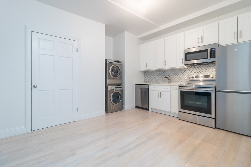 159 W 23rd St - Photo 1