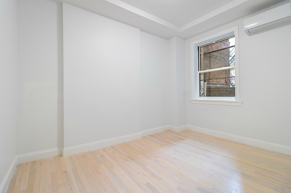 159 W 23rd St - Photo 3