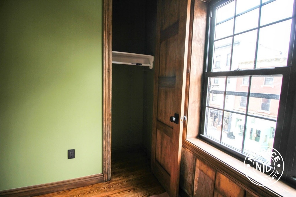279 Bedford Ave - Photo 7