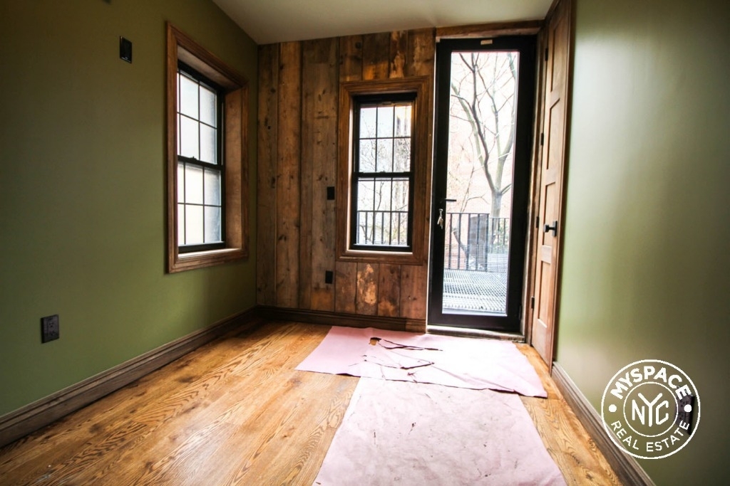 279 Bedford Ave - Photo 1