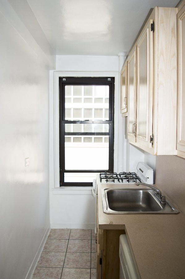 310 East 55th Street - Photo 6