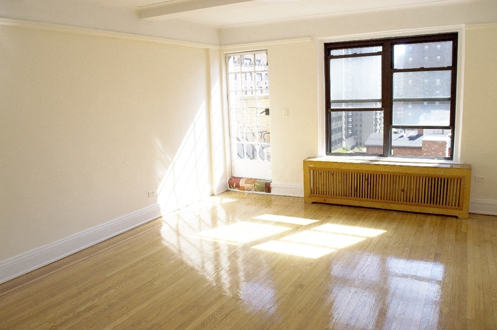 310 East 55th Street - Photo 0