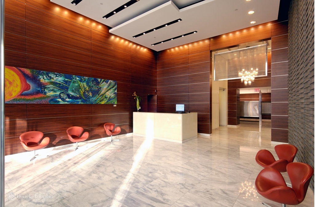 350 West 42nd St - Photo 15