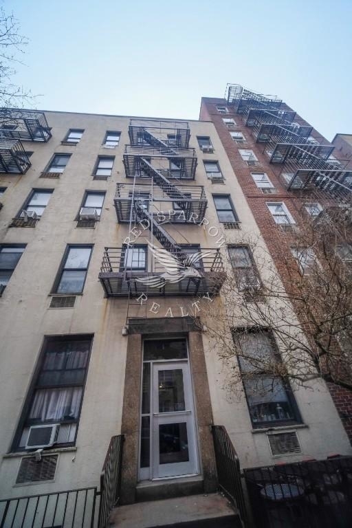 East 83rd Street - Photo 17