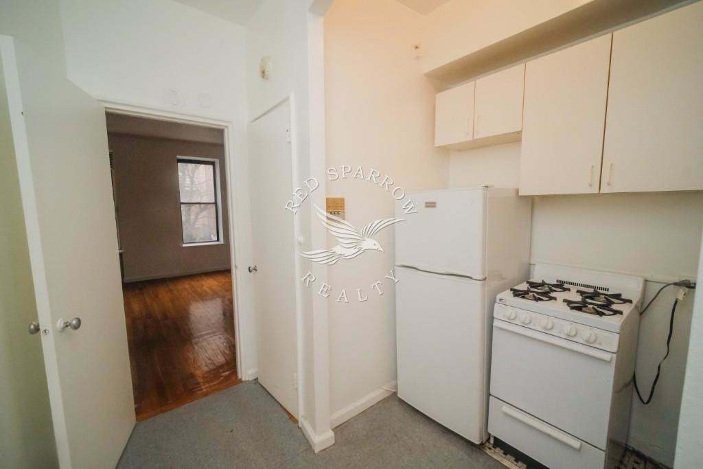 East 83rd Street - Photo 10