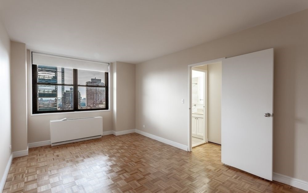 East 87th Street - Photo 3