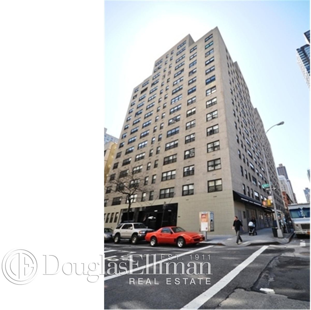 East 89th St - Photo 3