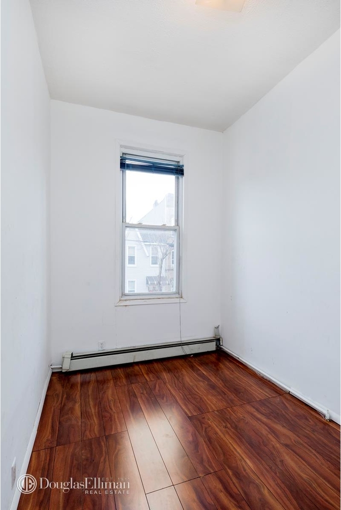 1737 Bleecker St - Photo 3