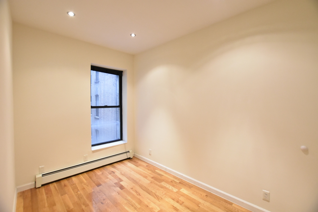 169 Manhattan Ave - Photo 2