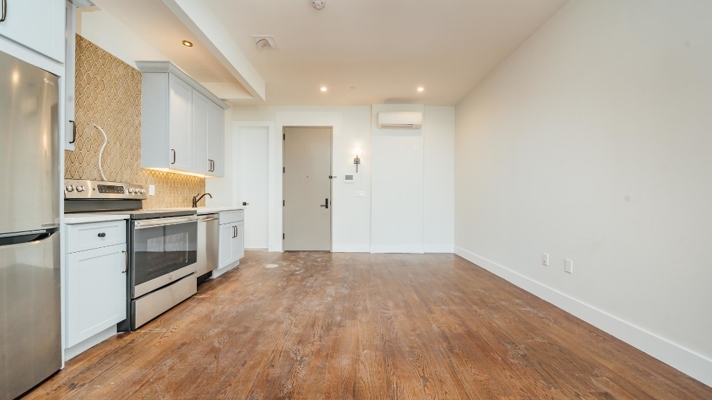 58 Greenpoint Avenue - Photo 3