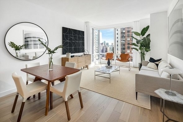 225 East 39th Street - Photo 2