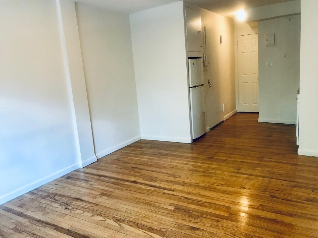 260 West 27 - Photo 2