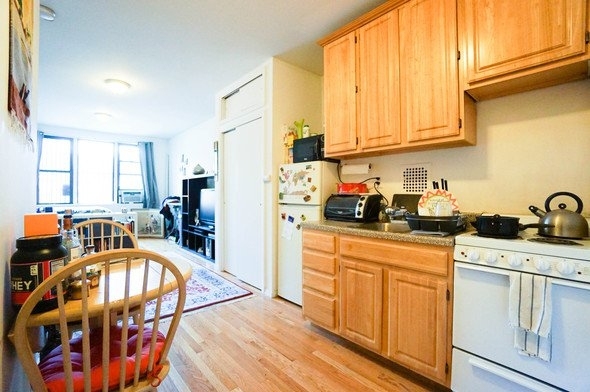 515 East 6th Street - Photo 2