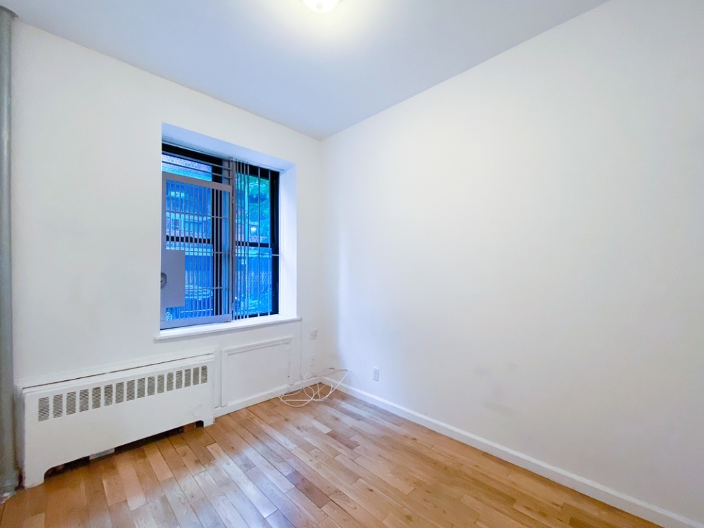 319 East 25th Street - Photo 0