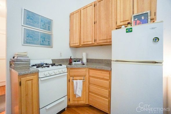 320 West 20th Street - Photo 2