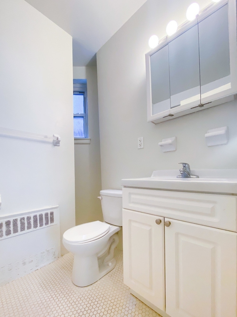 306 West 47th Street - Photo 4