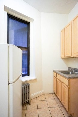 226 East 6th Street - Photo 2