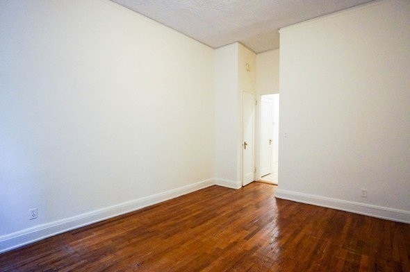 226 East 6th Street - Photo 1