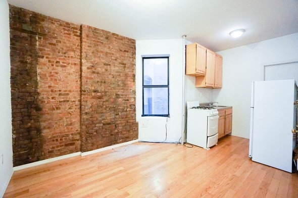 338 East 5th Street - Photo 2