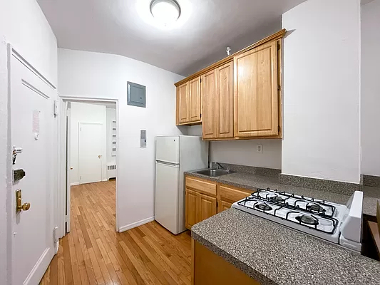 319 East 25th Street - Photo 5