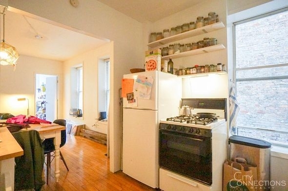 631 East 11 - Photo 3