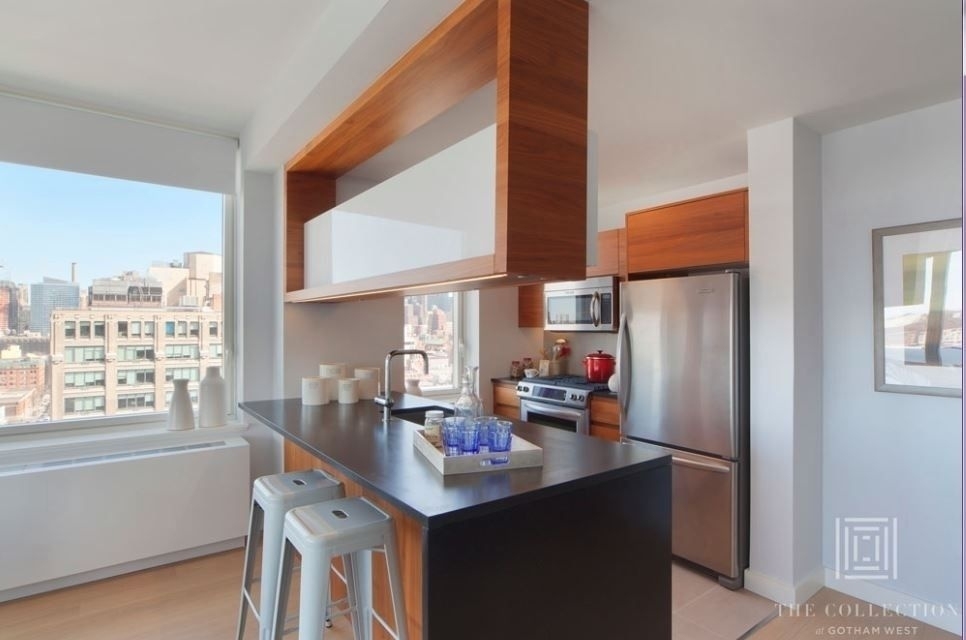 550 West 45th Street - Photo 1