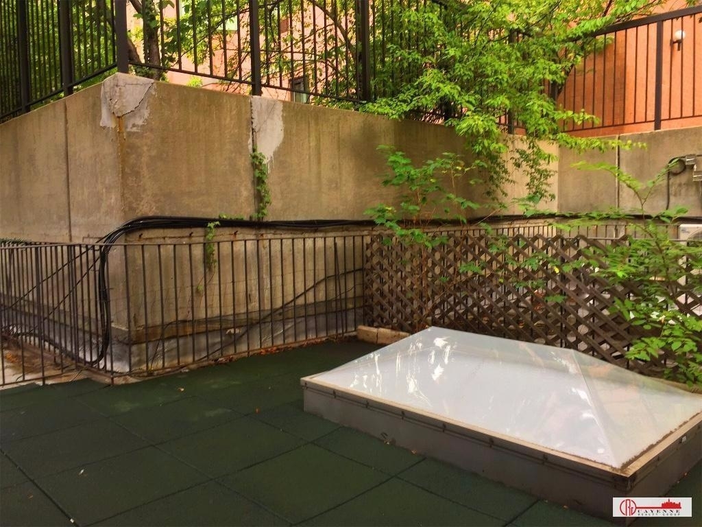 East 78th Street - Photo 8