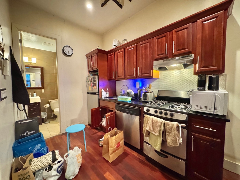 126 Grattan Street - Photo 2