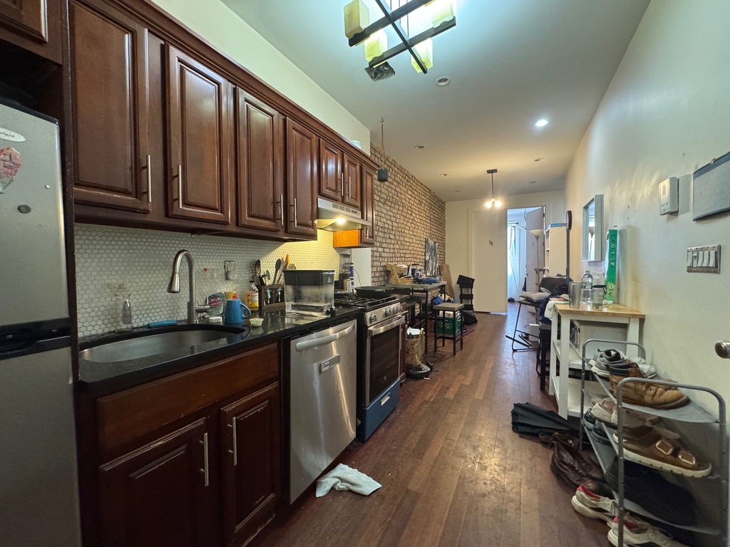 126 Grattan Street - Photo 1