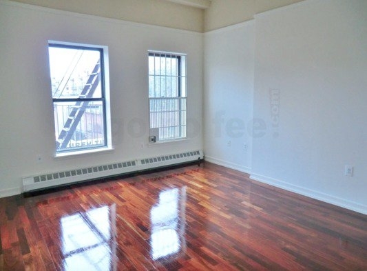 444 Manhattan Avenue - Photo 1