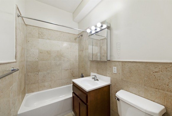 444 Manhattan Avenue - Photo 3