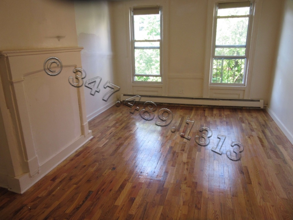 33 Montrose Ave. - Photo 2