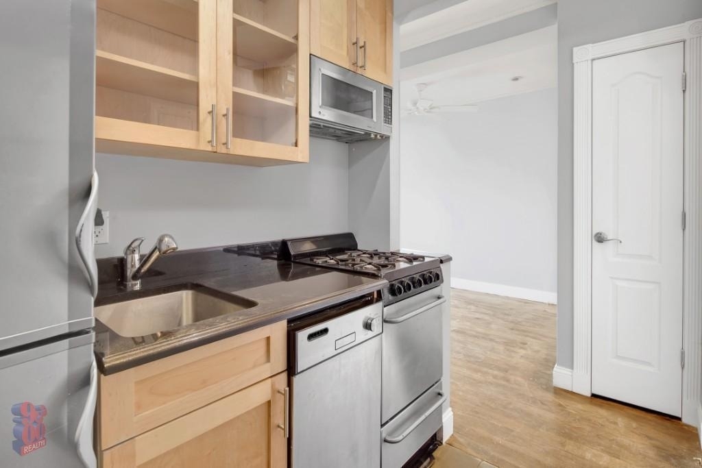 234 Mott Street - Photo 3